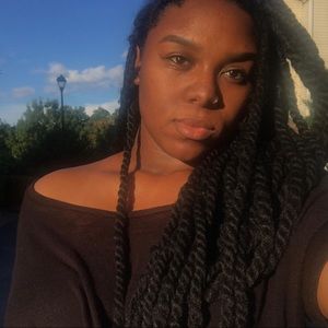 Meet your Posher, Olivia